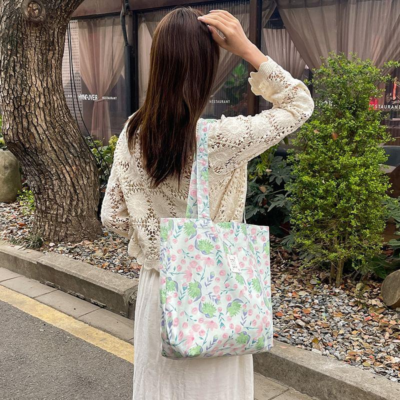 Floral Applique Light Tote Bag Product Image