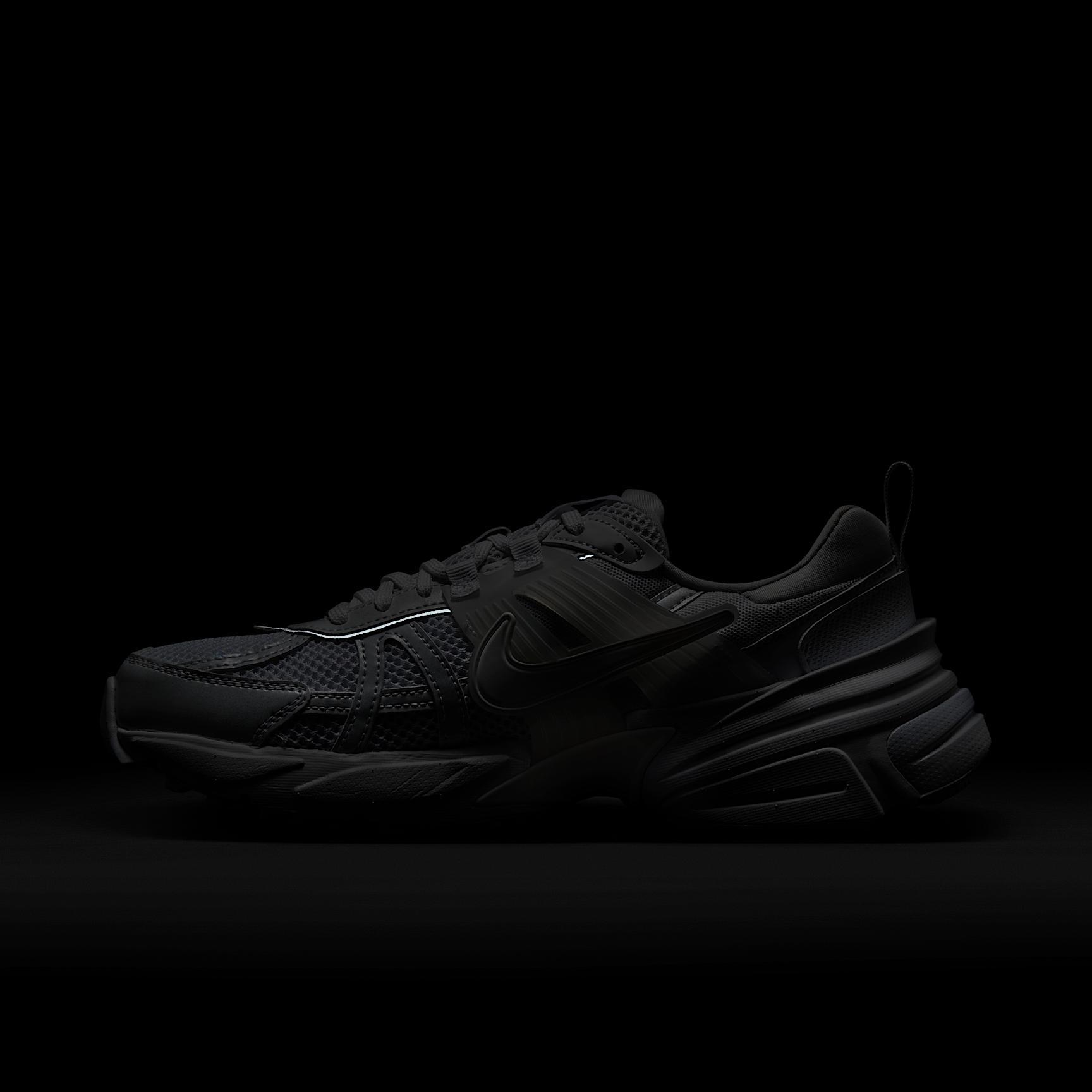 Nike Women's V2K Run Shoes Product Image
