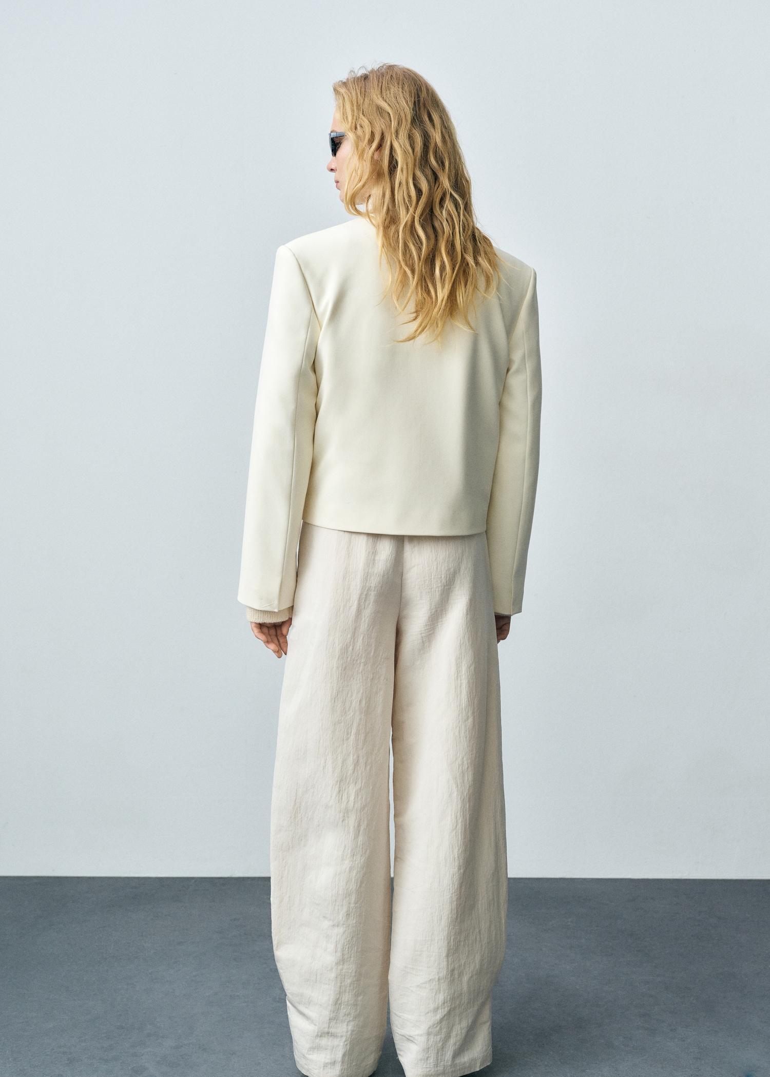 Structured cropped blazer - Women | MANGO USA Product Image