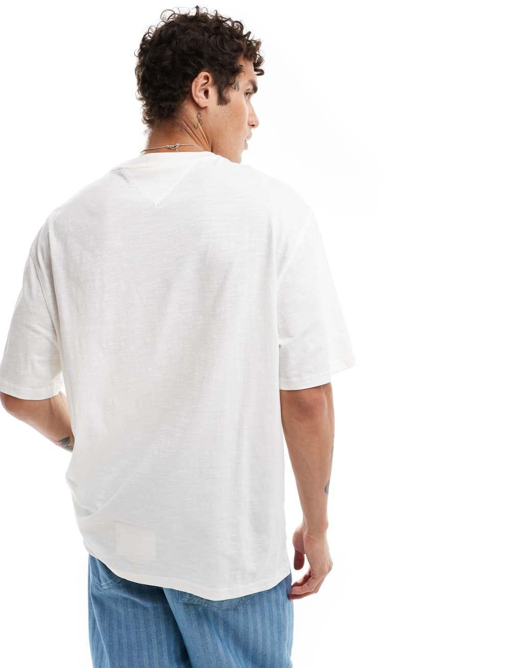 Tommy Jeans 90s logo T-shirt in white Product Image