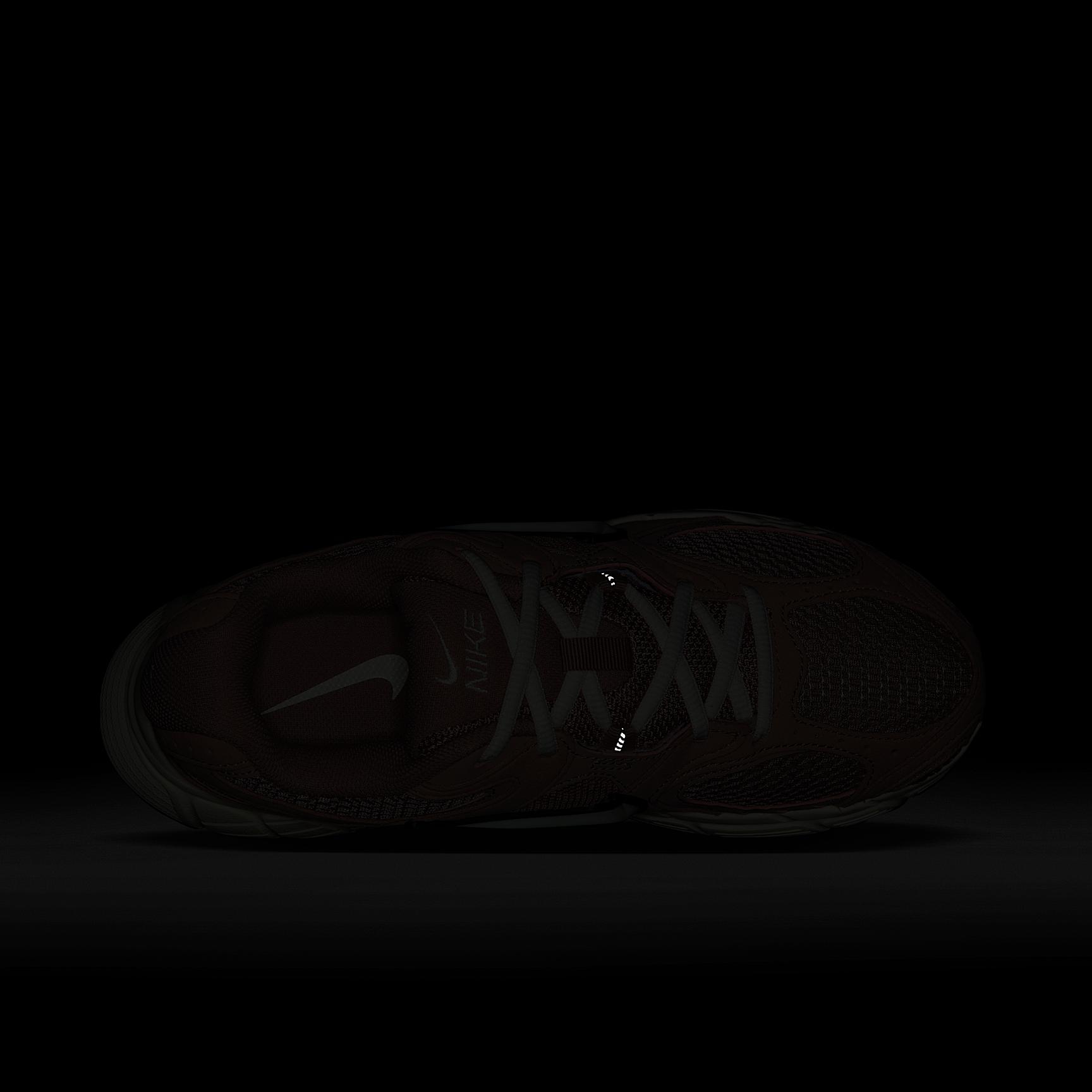 Nike Women's V5 RNR Shoes Product Image