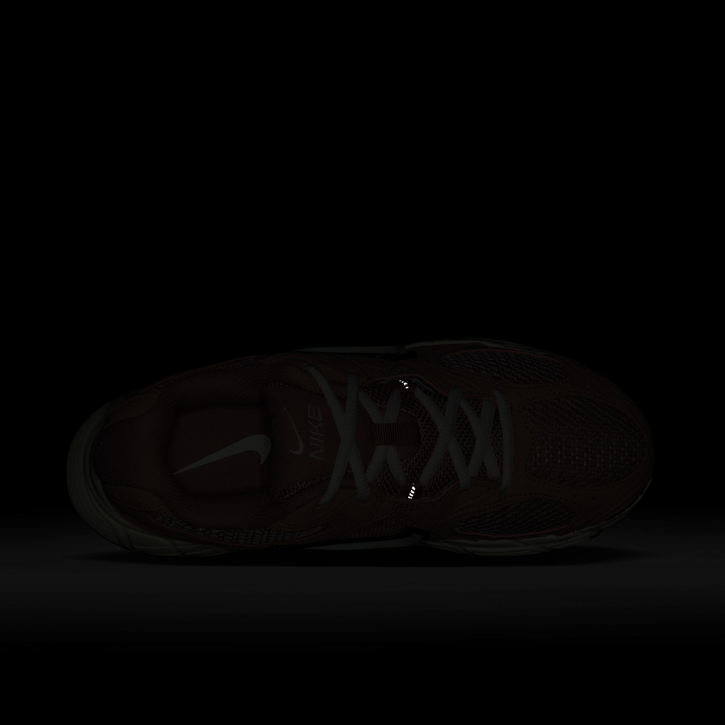 Nike Women's V5 RNR Shoes Product Image