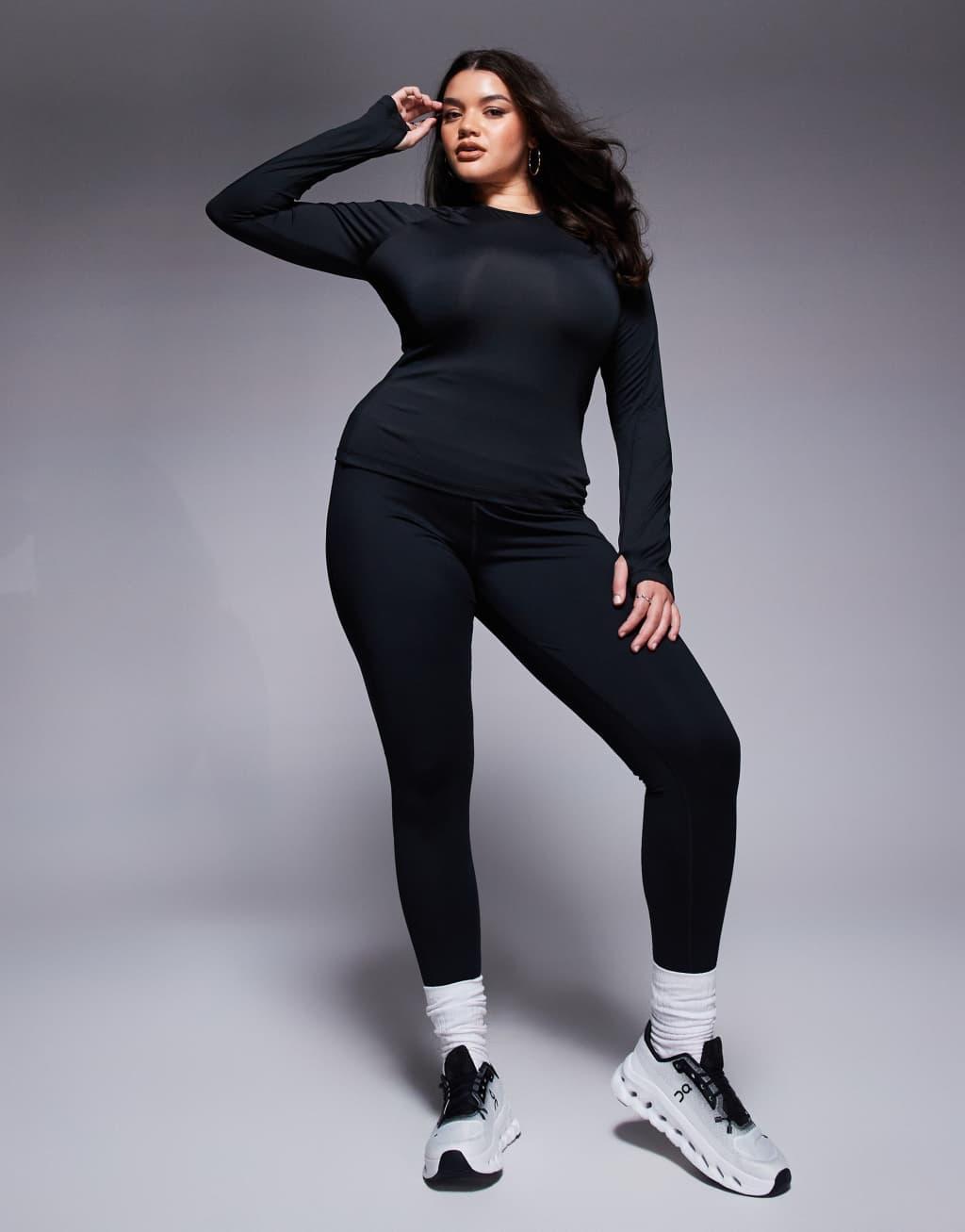 4505 Curve Icon slim fit active long sleeve top in black  Product Image