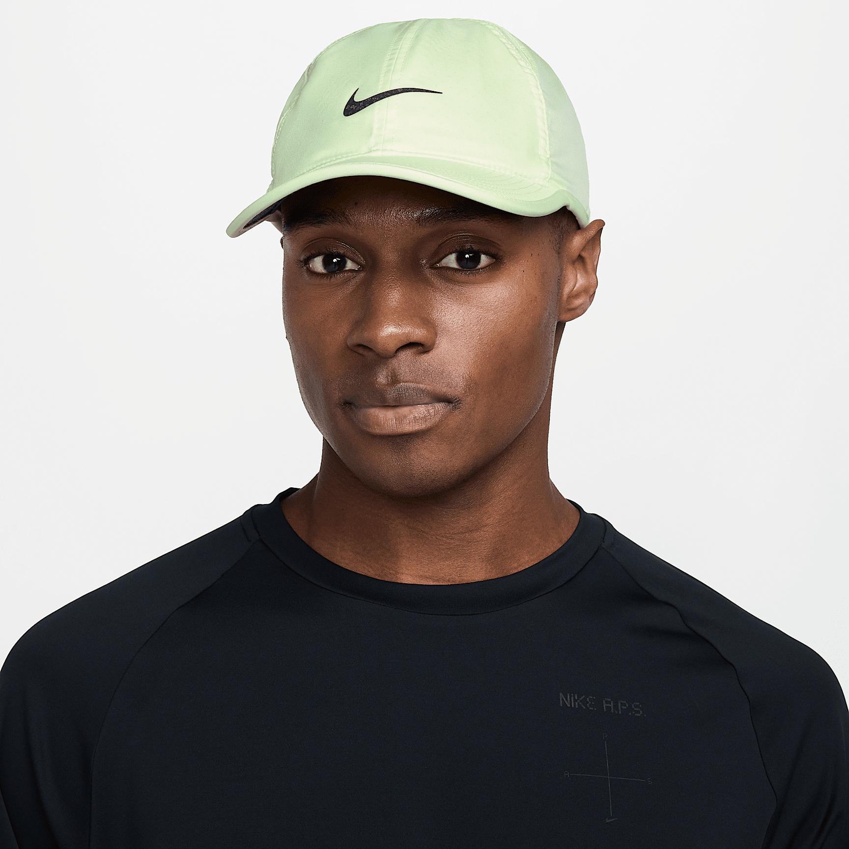 Nike Dri-FIT Club Unstructured Featherlight Cap Product Image