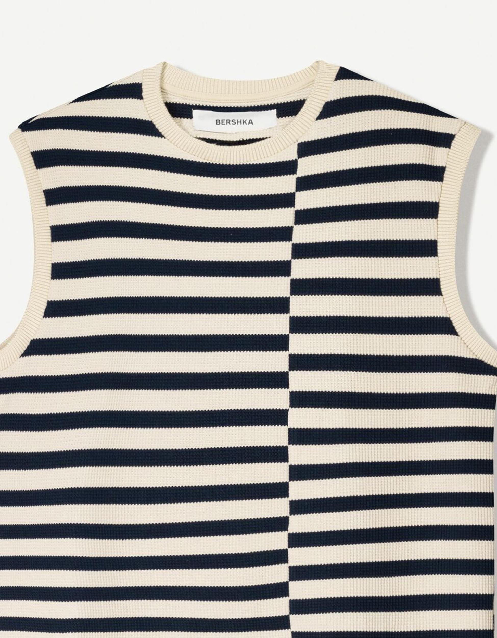 Striped vest Product Image
