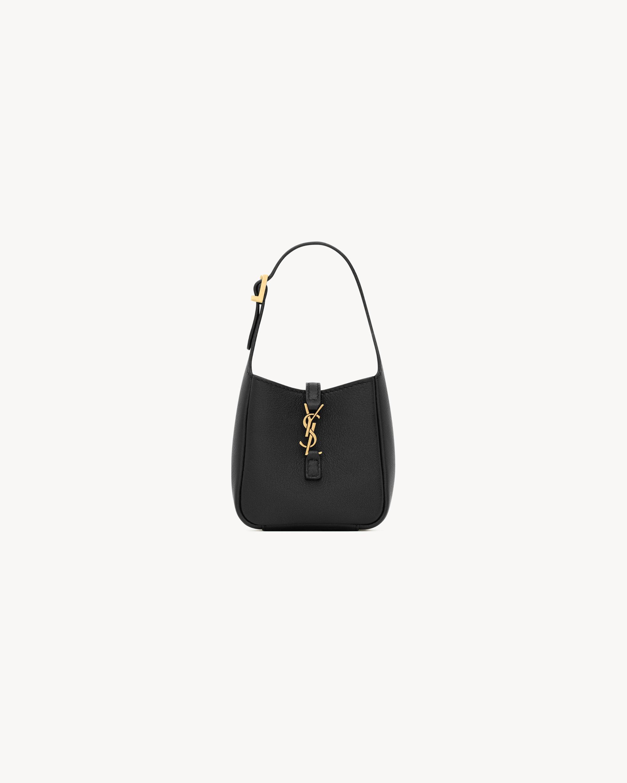 CASSANDRE MATELASSÉ FLAP CARD CASE IN GRAIN DE POUDRE LEATHER Product Image