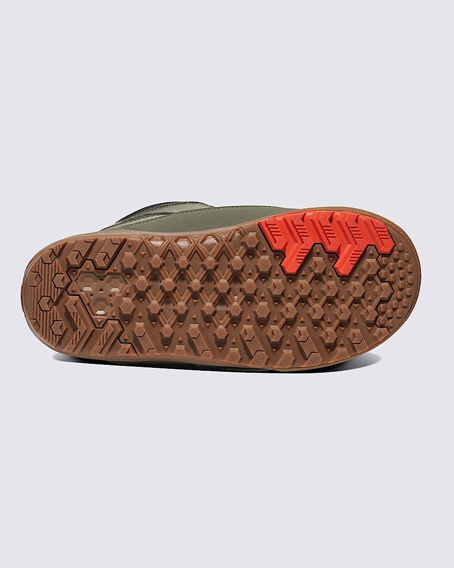 Aura Pro Snowboard Boot in Green / Gum| Vans US Product Image