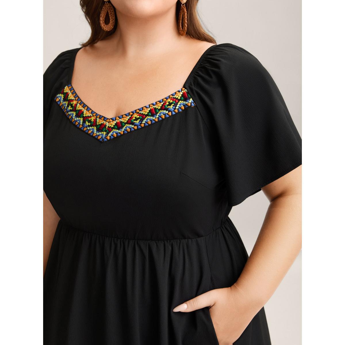 Plus Size Textured Stretchy Waist Pockets Midi Dress Black Women Resort Woven ribbon&lace trim Heart neckline Short sleeve Curvy BloomChic 14-16/1X Product Image