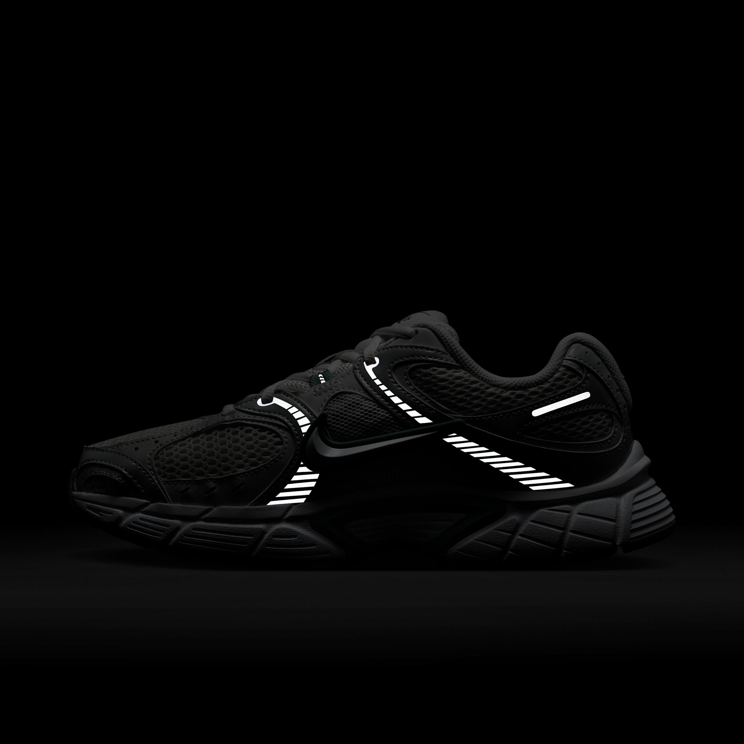 Nike Women's V5 RNR Shoes Product Image