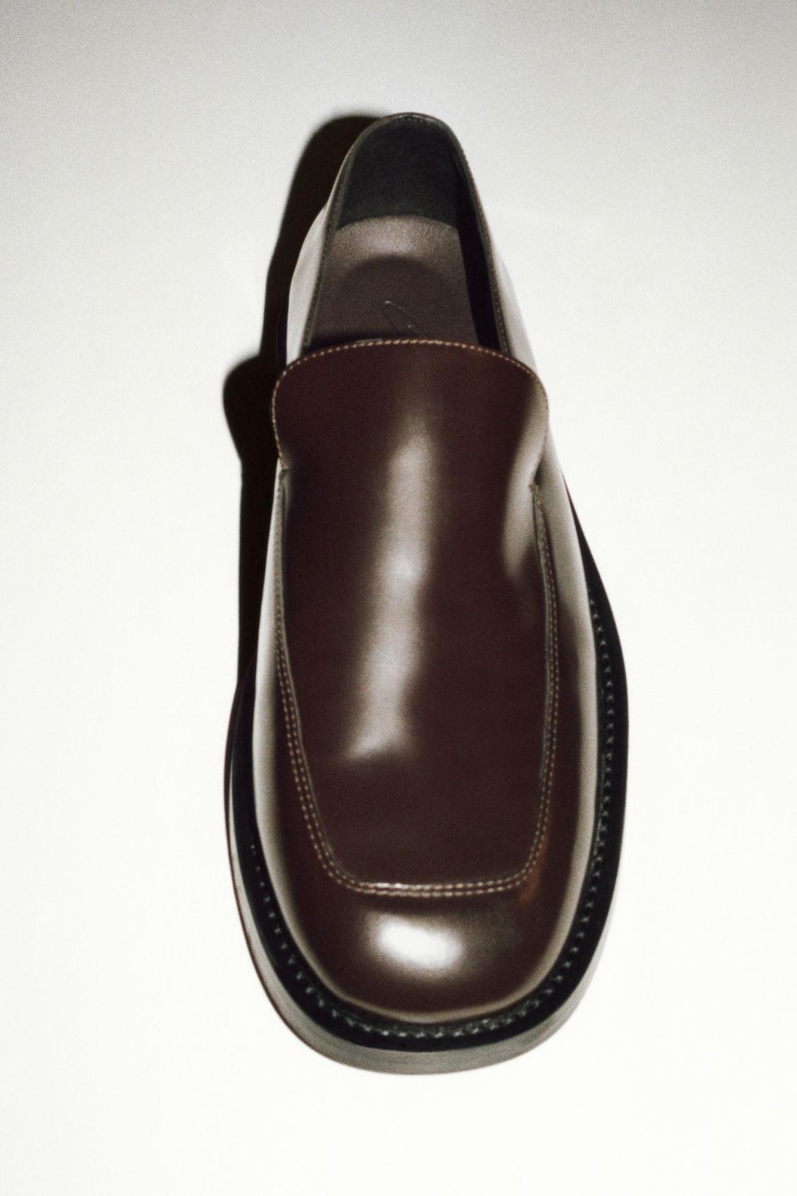 THE LEATHER LOAFERS Product Image