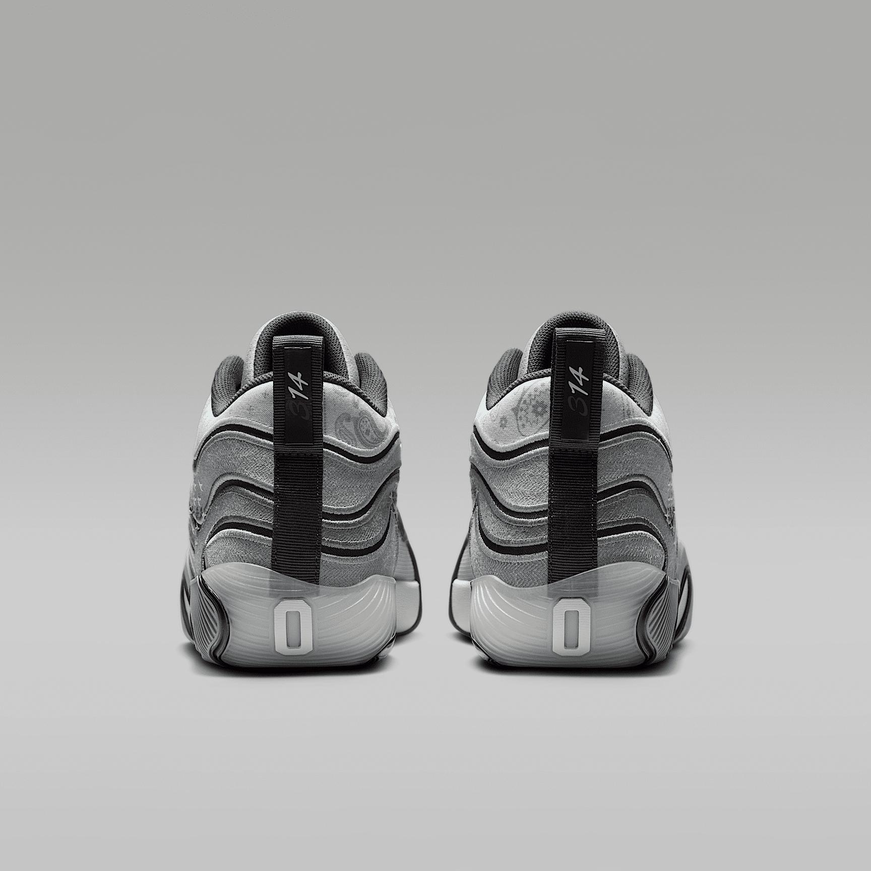 Nike Men's Tatum 3 Basketball Shoes Product Image