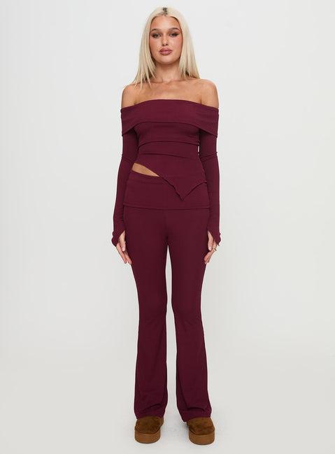 Outta Town Set Burgundy Product Image