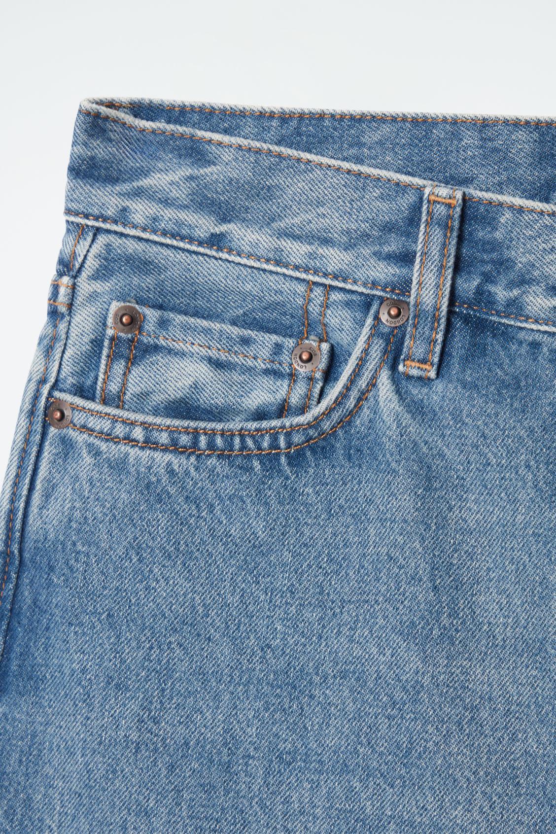 ARCH TAPERED JEANS Product Image