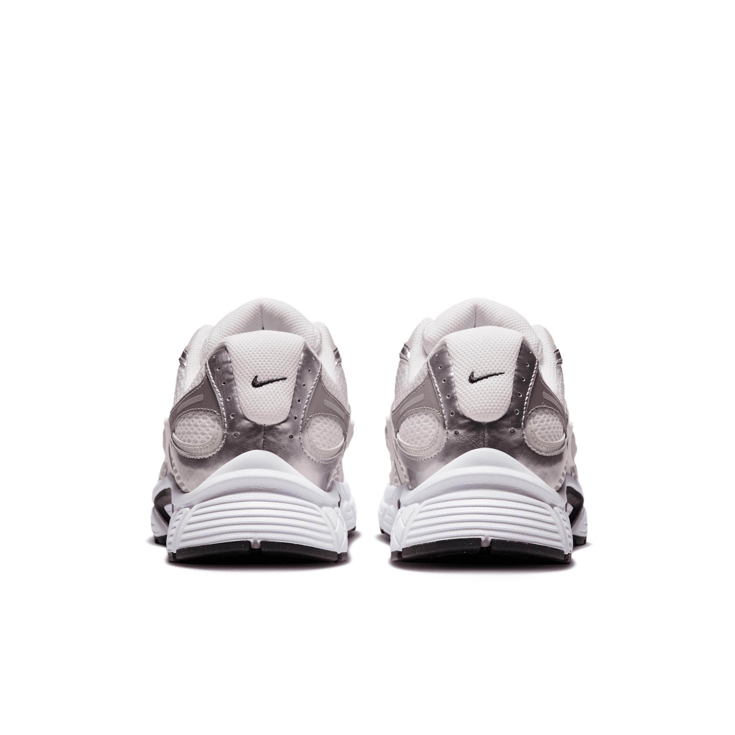 Nike Men's V5 RNR Shoes Product Image