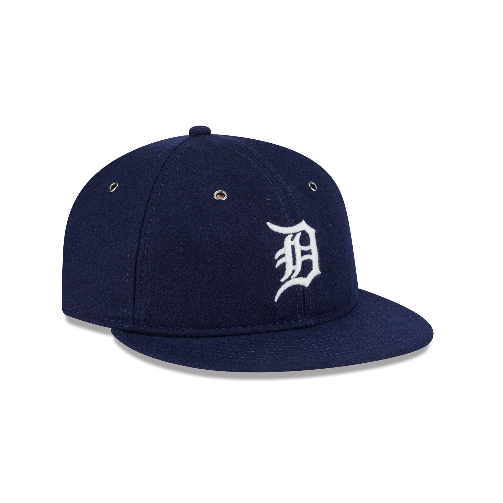 New Era TEXAS RANGERS REFLECTIVE HOOK SNAPBACK HAT Product Image