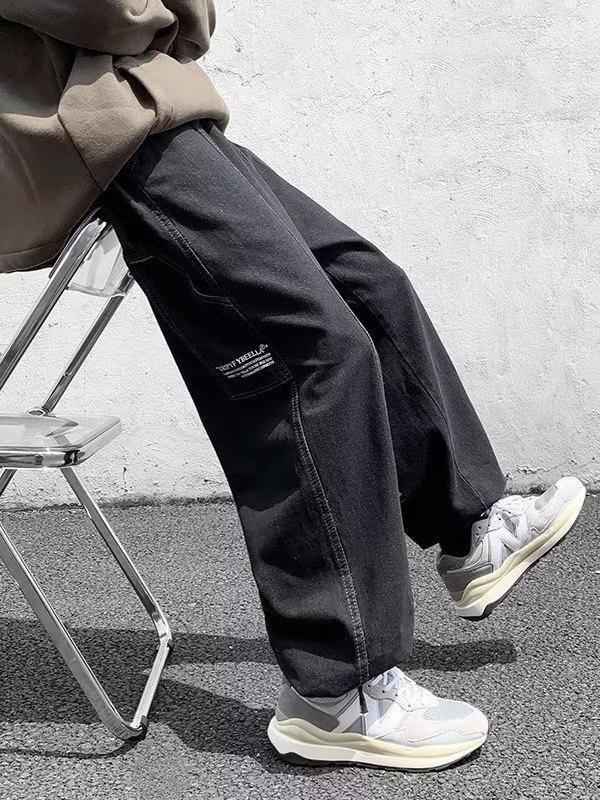 Men's Loose Fit Black Cargo Jeans Product Image