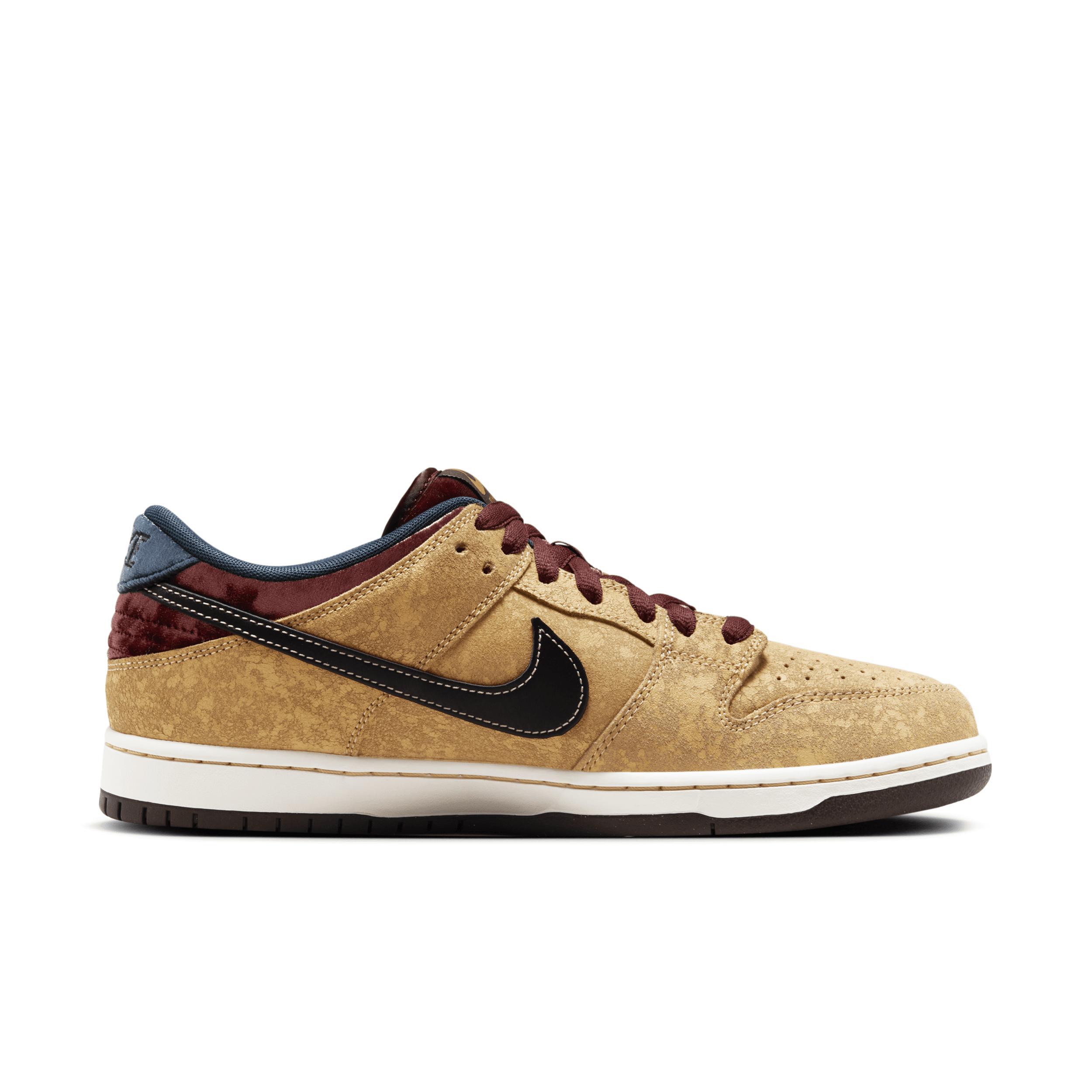 Men's Nike SB Dunk Low Pro Skate Shoes Product Image