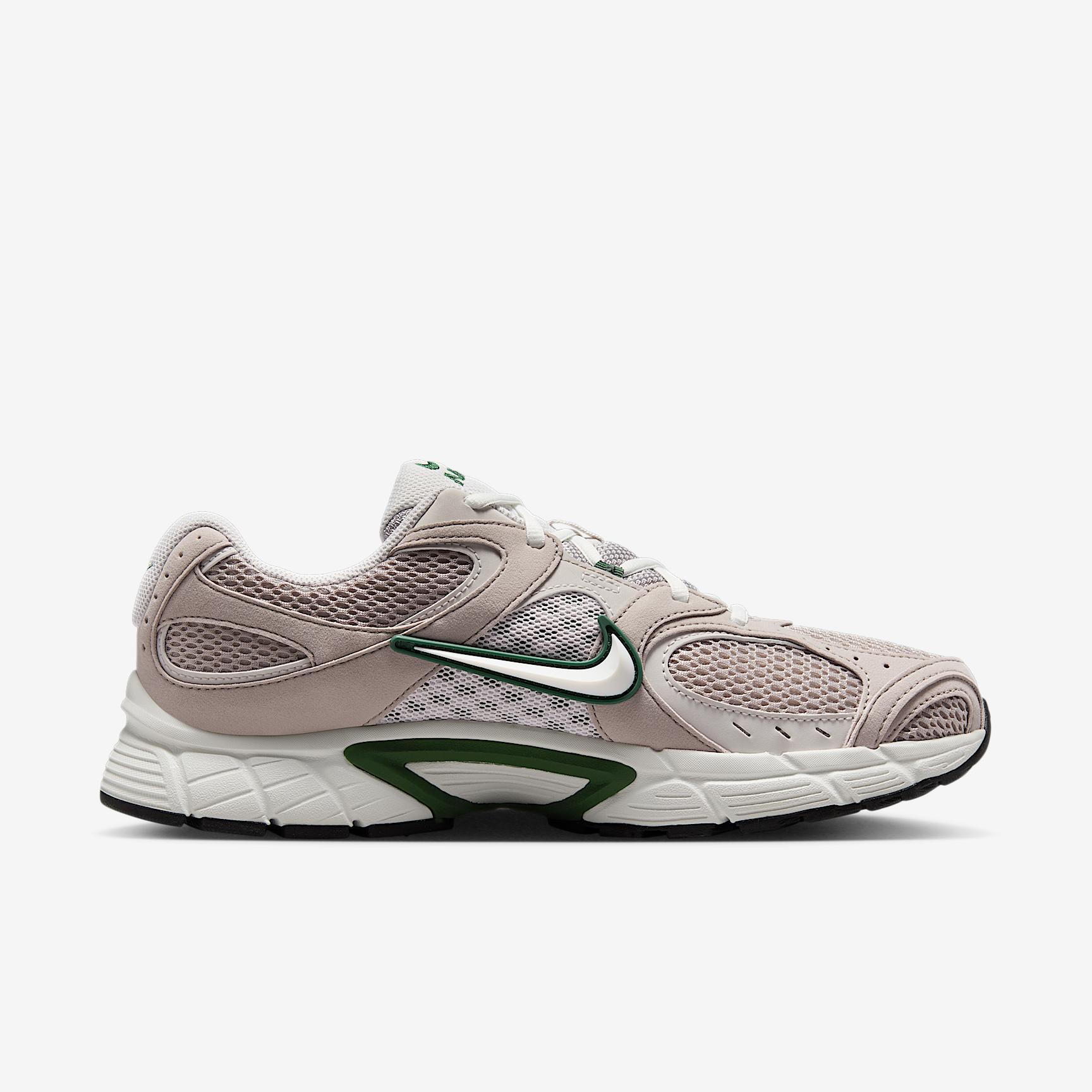 Nike Men's V5 RNR Shoes Product Image