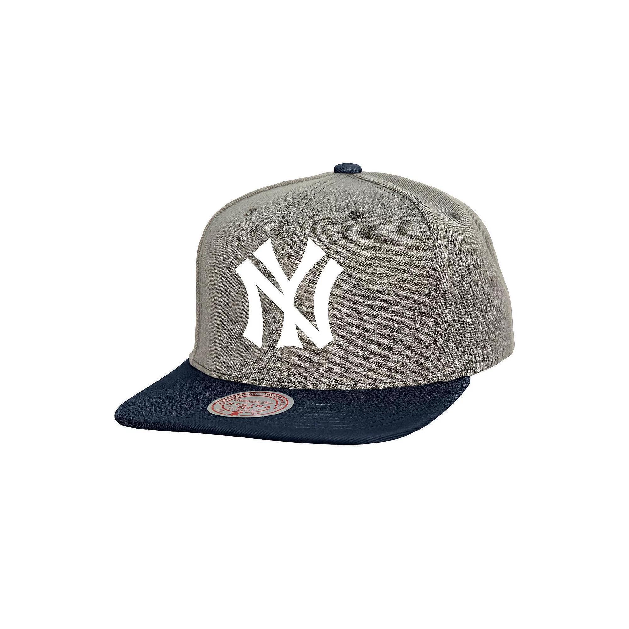 Mens Mitchell & Ness Gray New York Yankees Cooperstown Collection Basic Flip Snapback Hat Product Image