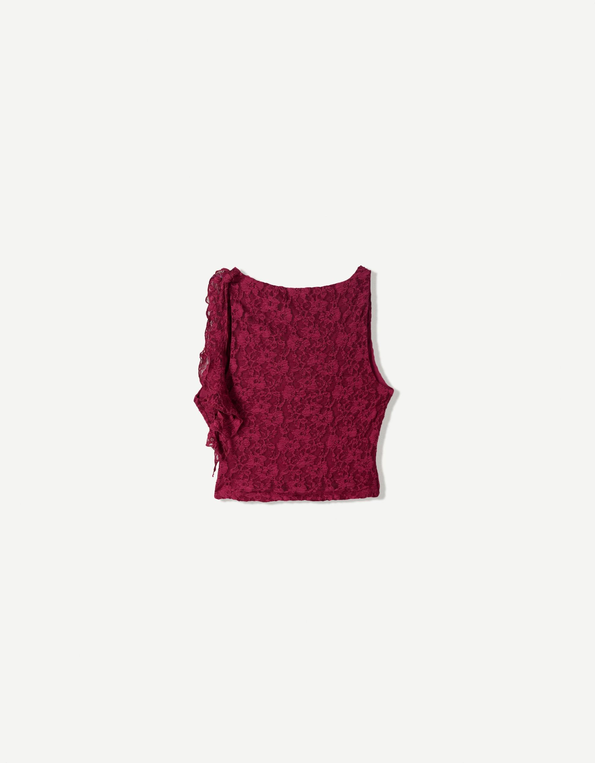 Blonde lace top with ruffles Product Image
