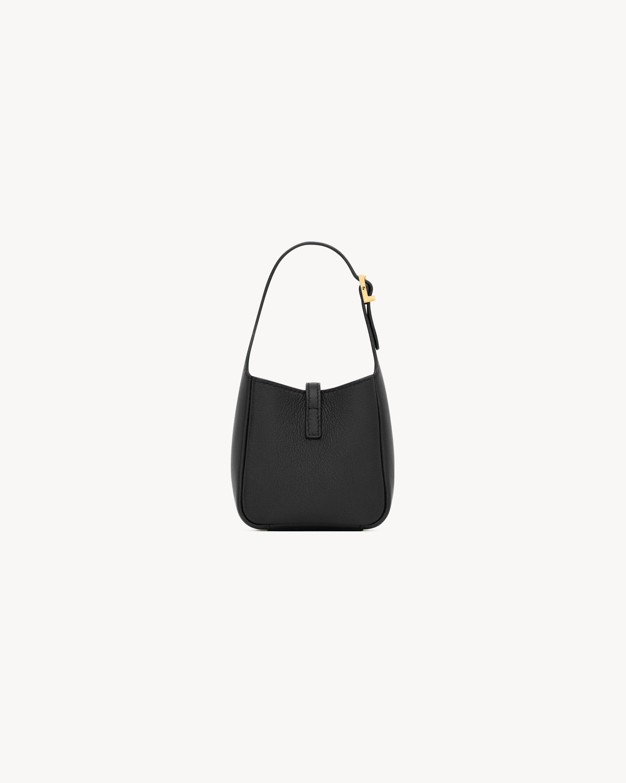 CASSANDRE MATELASSÉ FLAP CARD CASE IN GRAIN DE POUDRE LEATHER Product Image