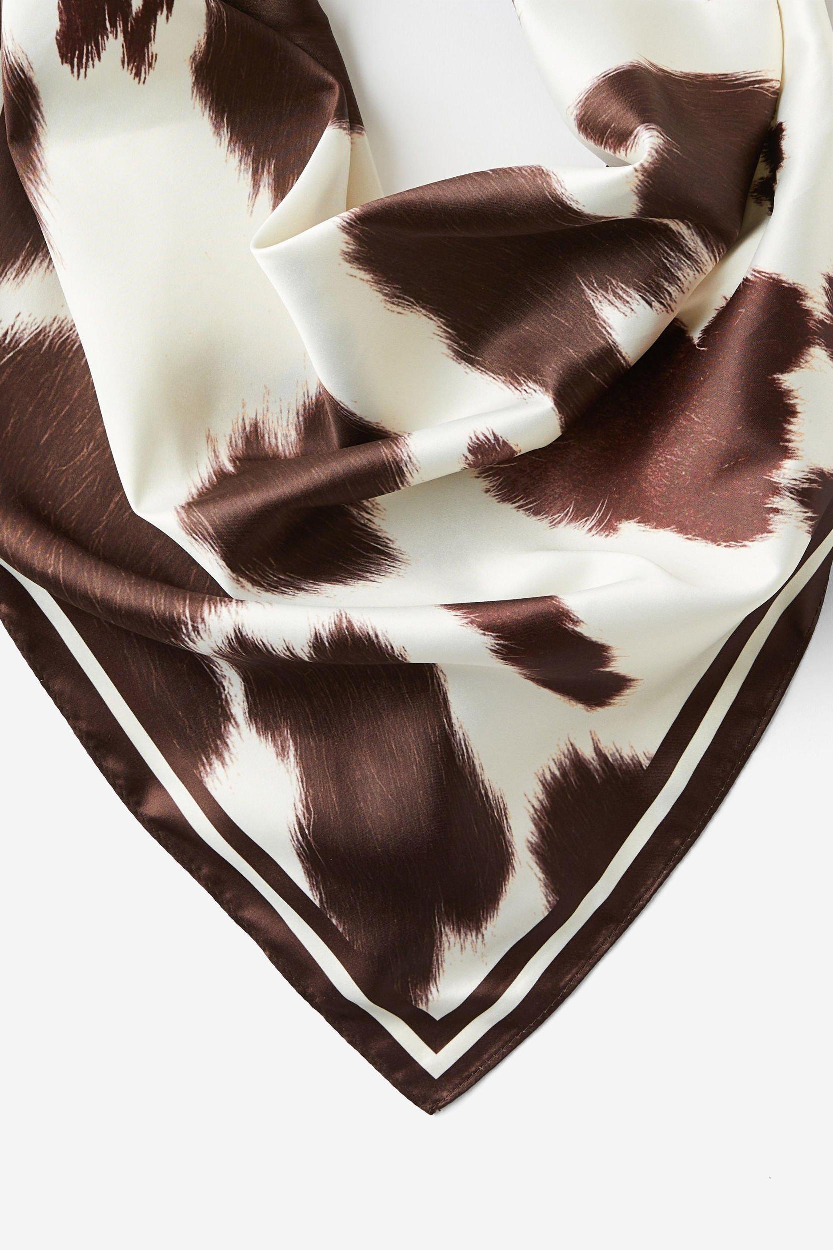 Daisy Scarf Product Image