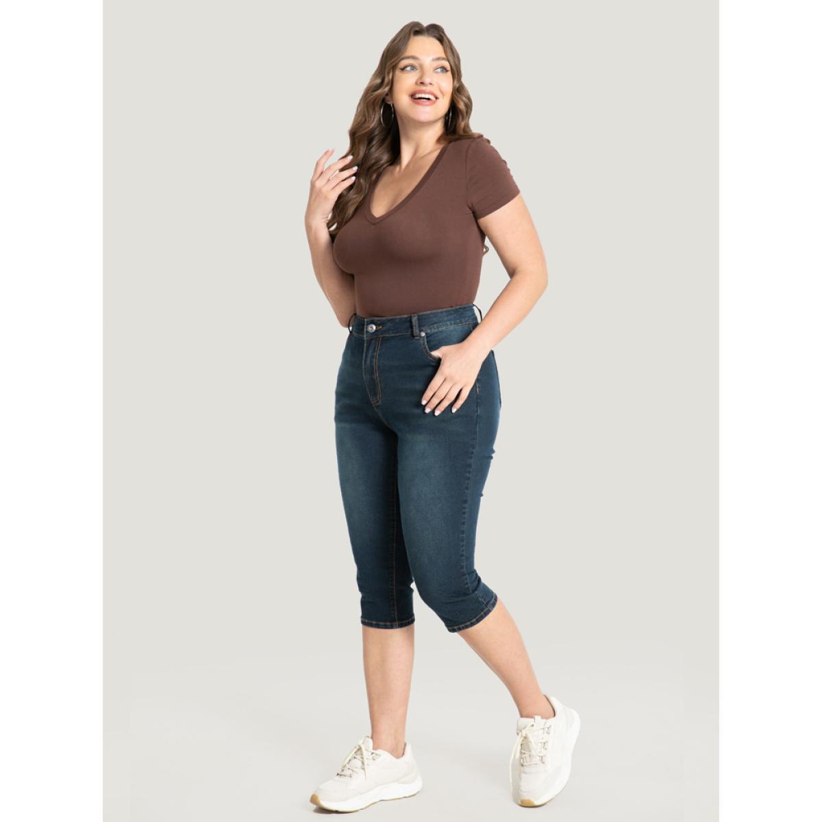 Plus Size Very Stretchy Dark Wash Pocket Knee Denim Shorts Women DarkBlue High stretch Dailywear Pocket Casual Denim Shorts BloomChic 28/5X Product Image