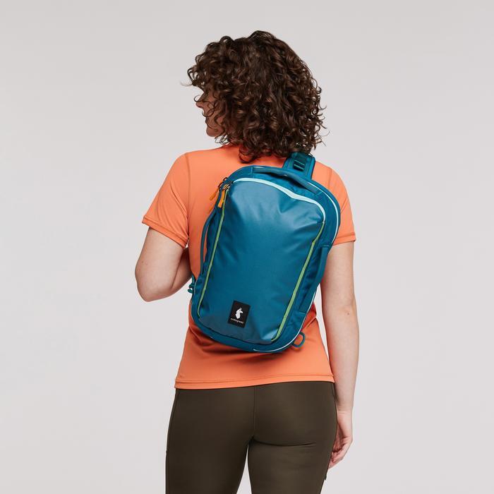 Chasqui 13L Sling - Cada Día Product Image
