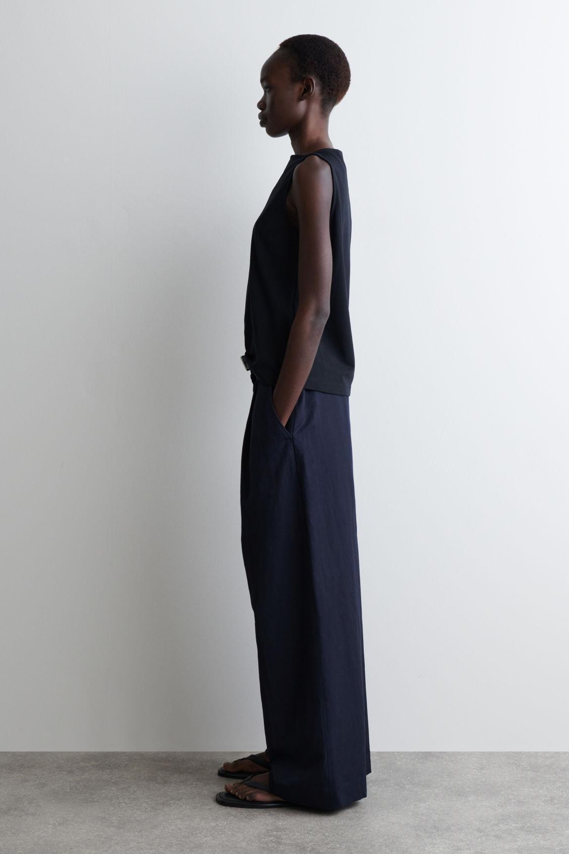 BOAT-NECK TANK TOP Product Image