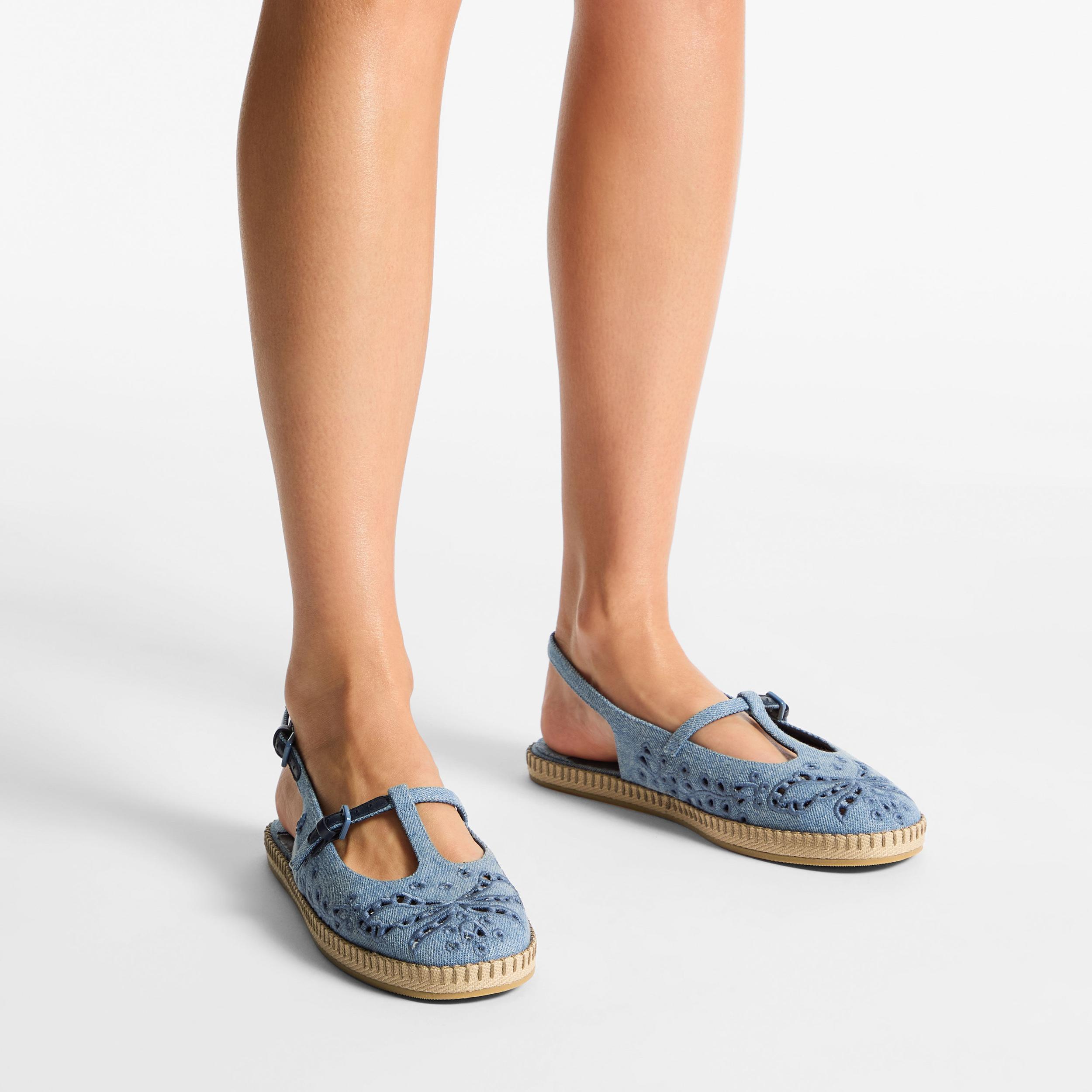 Amiee Flat Product Image