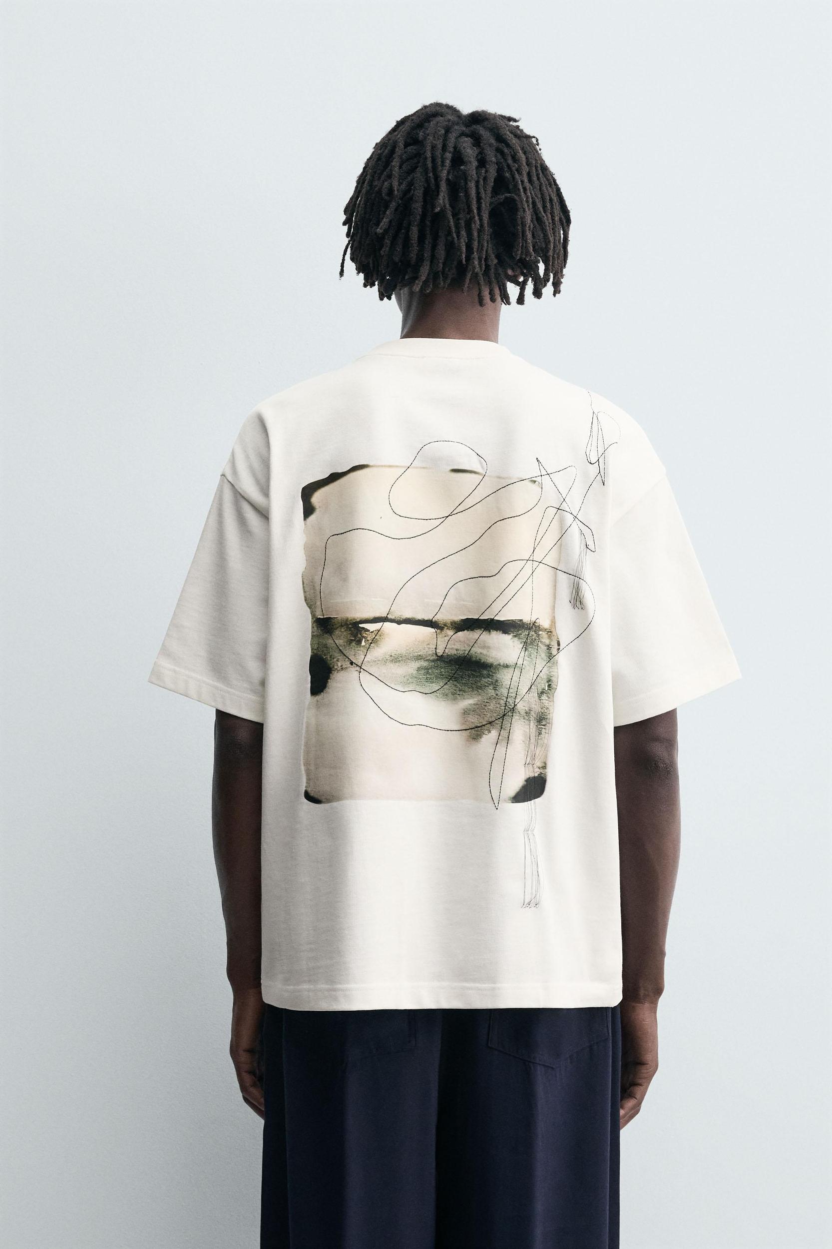 EMBROIDERED PHOTO PRINT T-SHIRT Product Image