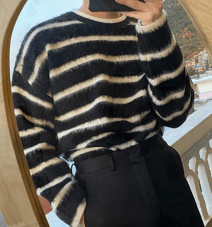 RT No. 3346 WOOLEN STRIPED SWEATER Product Image
