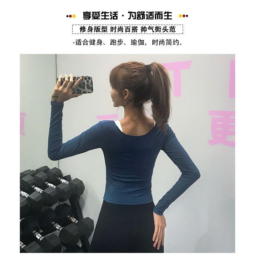 Long-Sleeve V-Neck Plain Sports T-Shirt Product Image