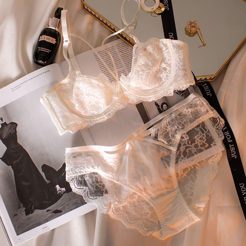 Set: Lace Bra + Panty Product Image