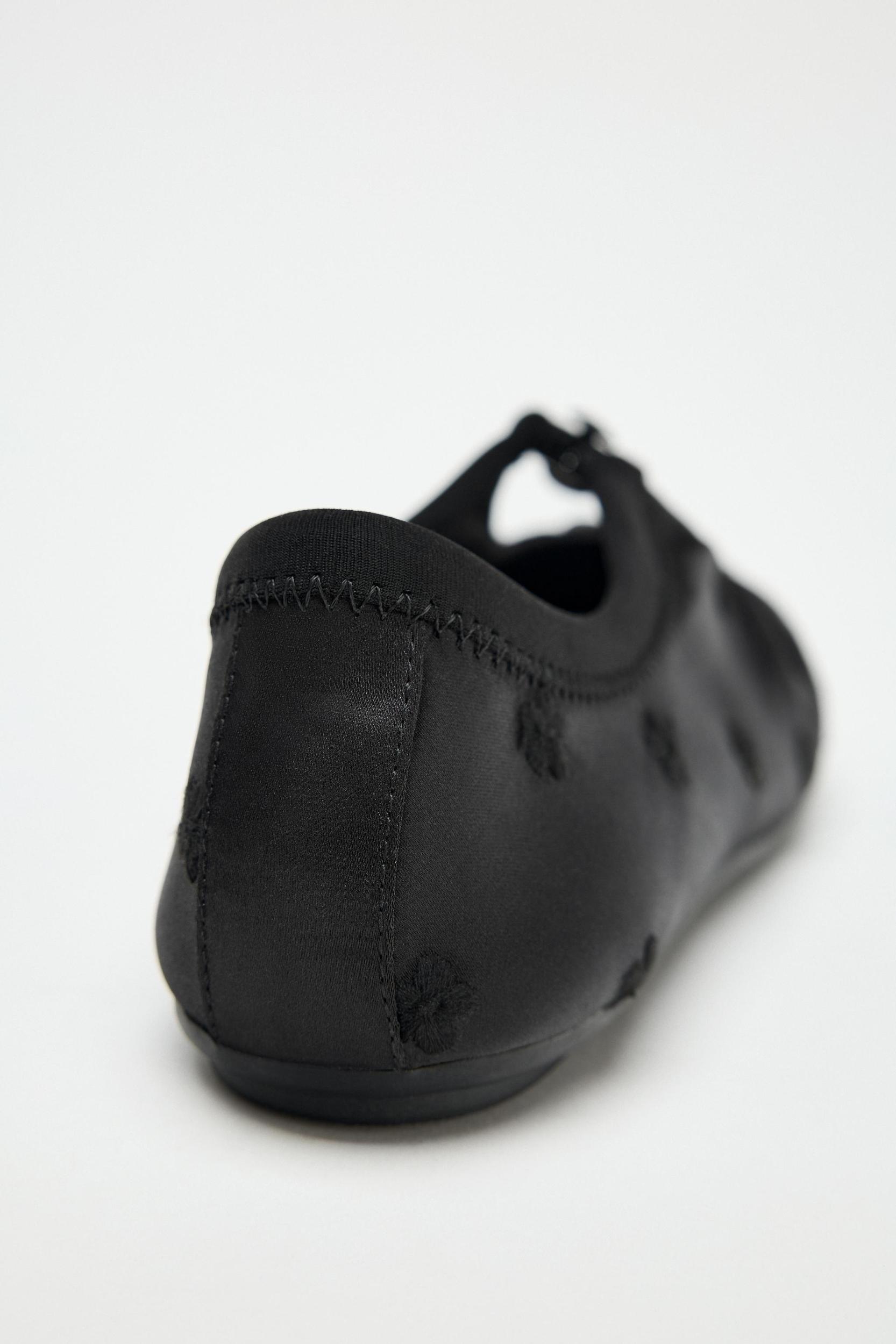 RUCHED BALLET FLAT Product Image