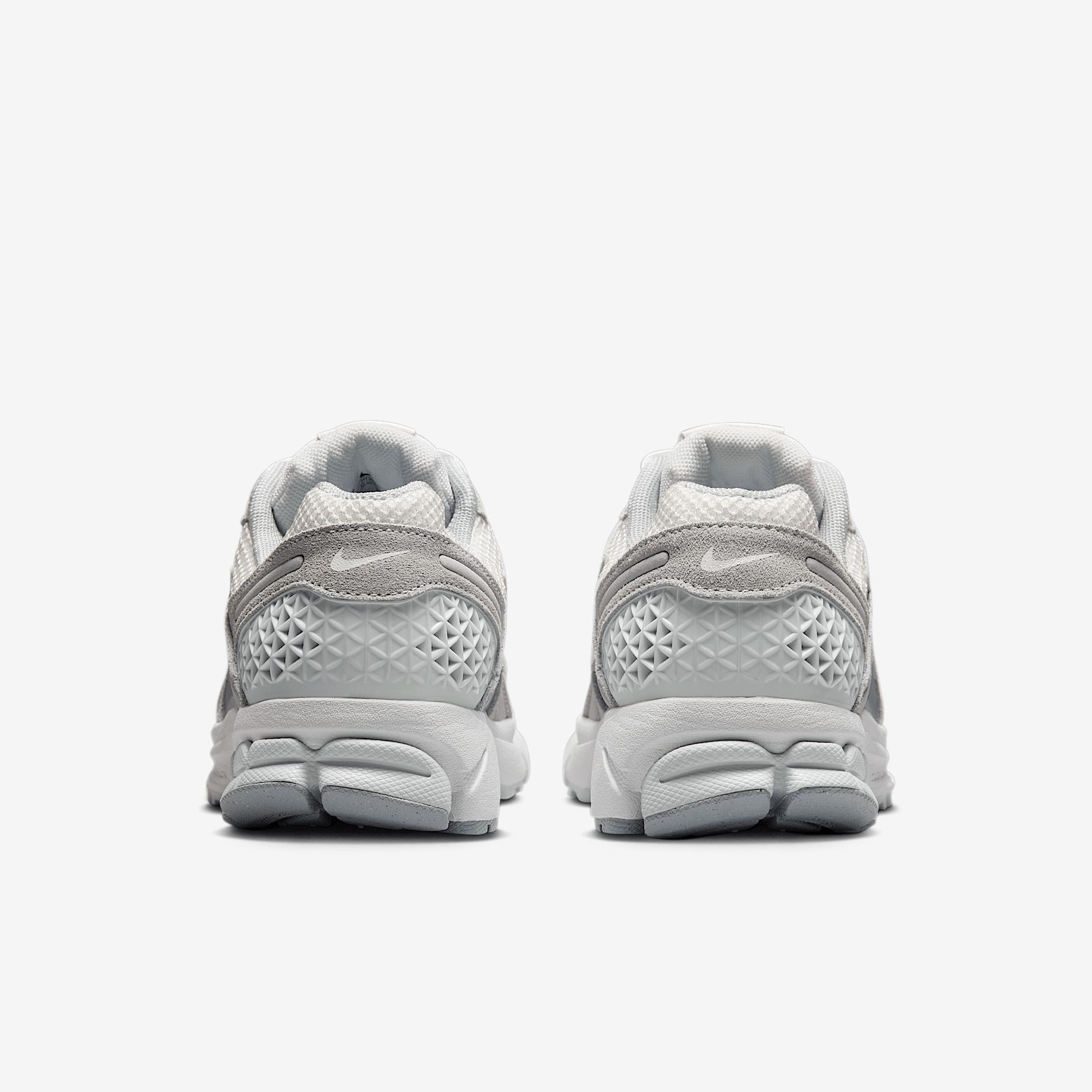 Nike Women's Zoom Vomero Shoes Product Image
