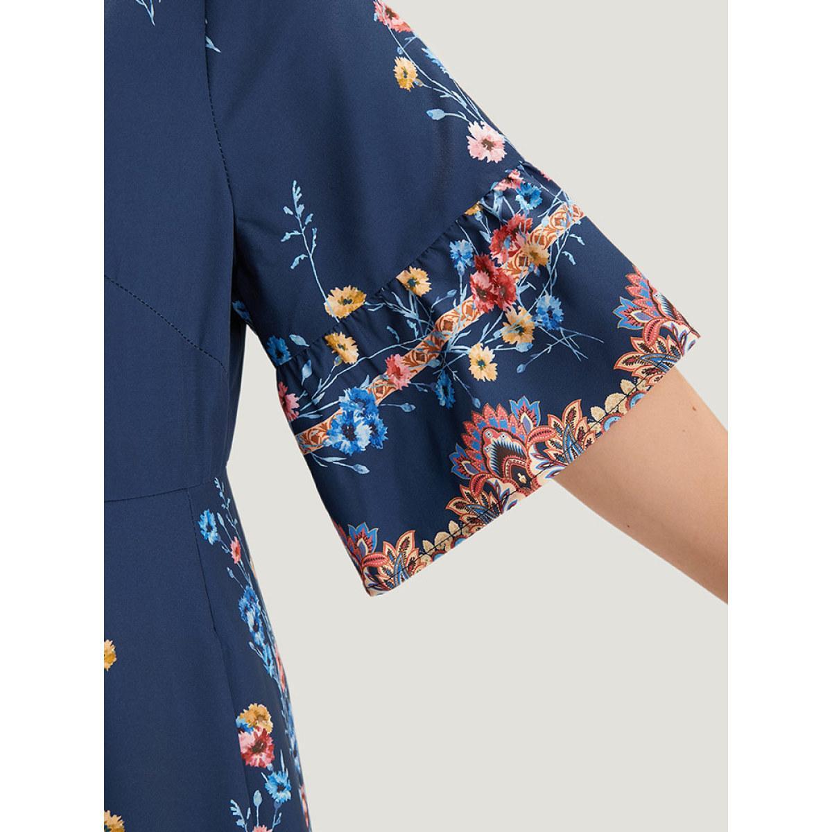 Plus Size Star & Bandana Print Notched Ruffle Dress DarkBlue Women Vacation Gathered Notched collar Half Sleeve Curvy Midi Dress BloomChic 14-16/1X Product Image