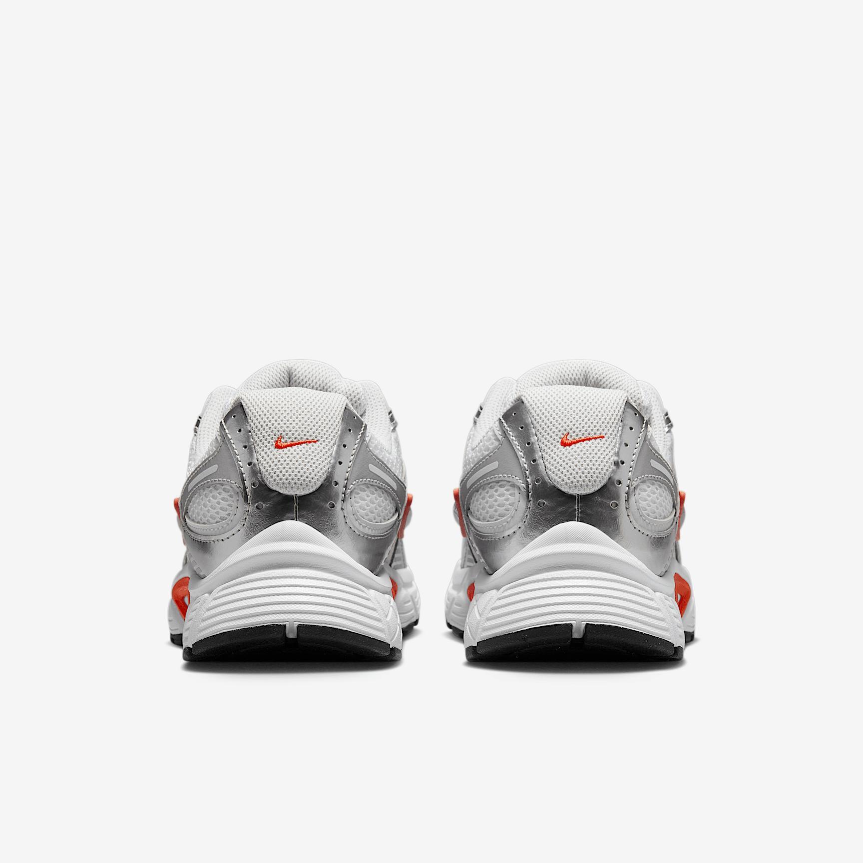 Nike Women's V5 RNR Shoes Product Image