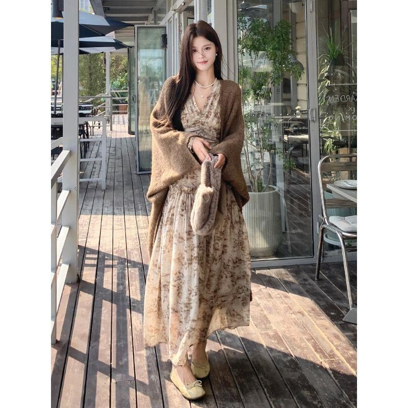 Plain Cardigan / Long-Sleeve V-Neck Floral Print Maxi A-Line Dress Product Image