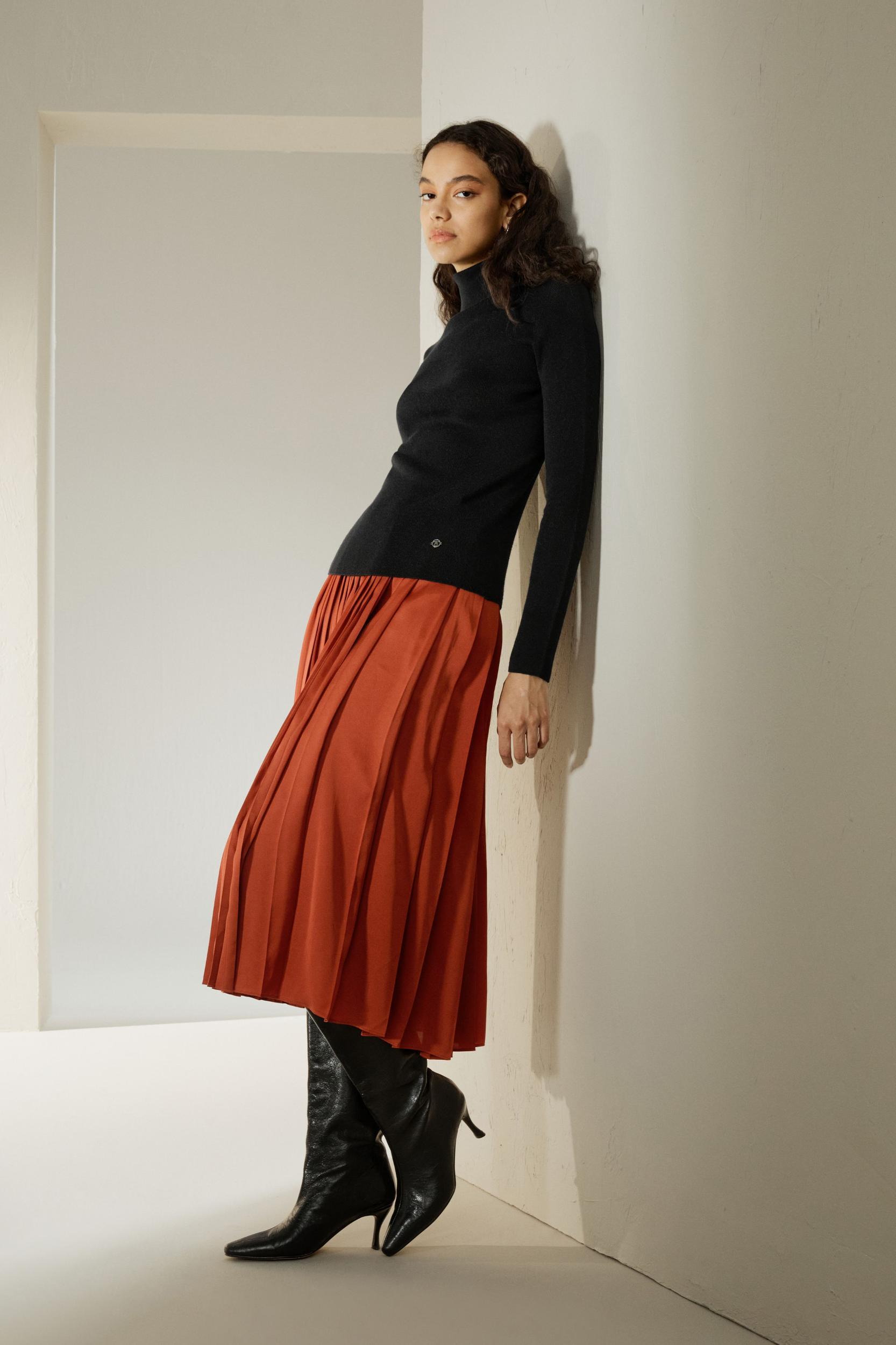 Seamless Silk-Cashmere Blend Turtleneck Sweater Product Image
