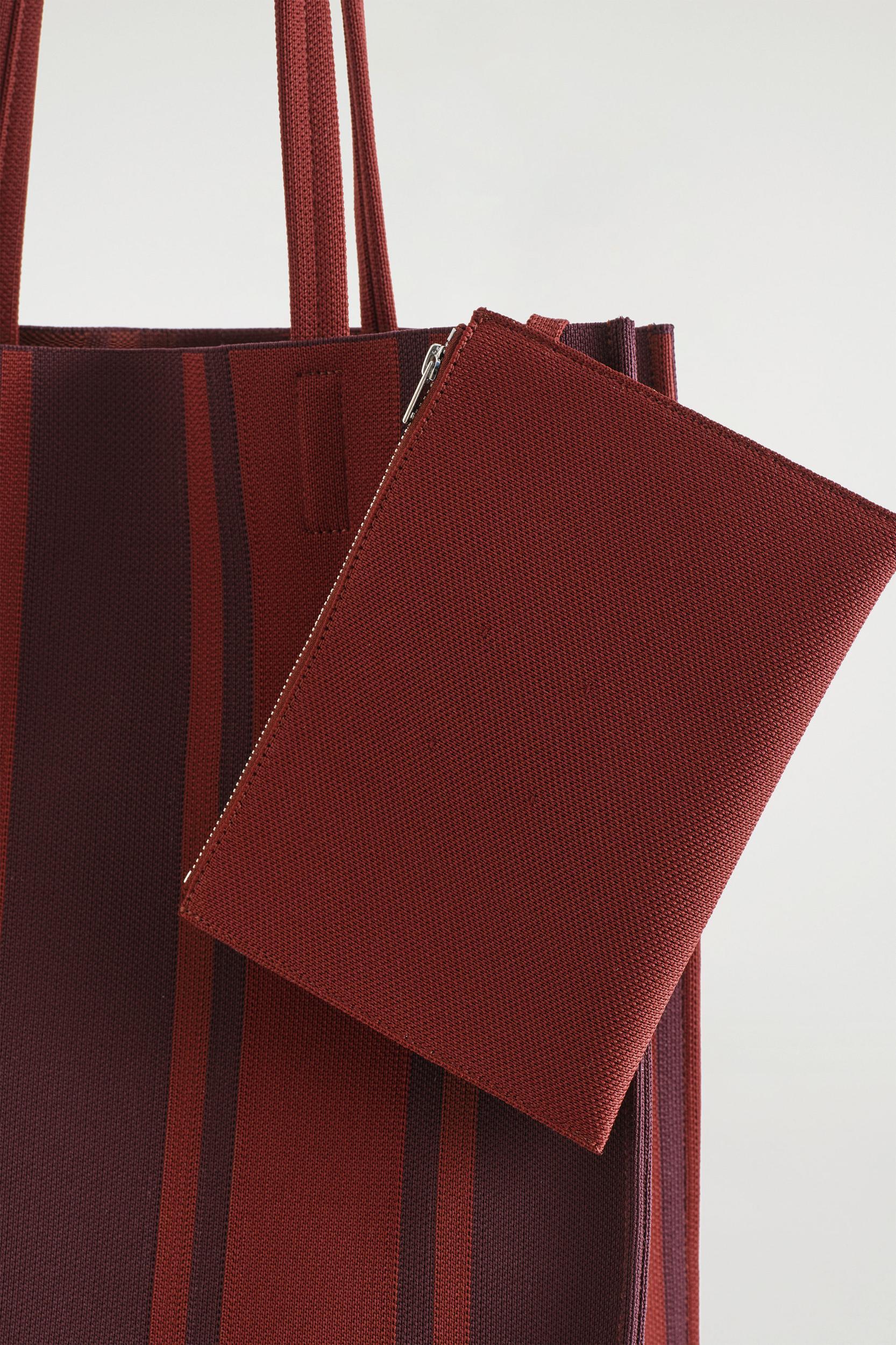 STRIPED TOTE BAG Product Image