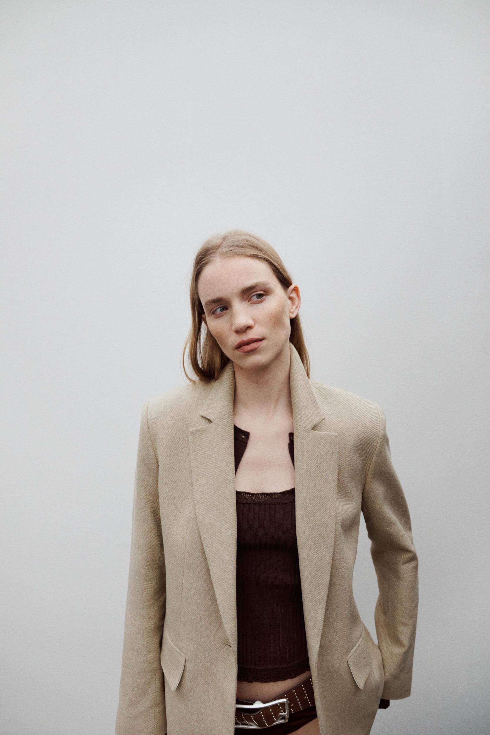 STRAIGHT CUT SHOULDER PAD BLAZER Product Image