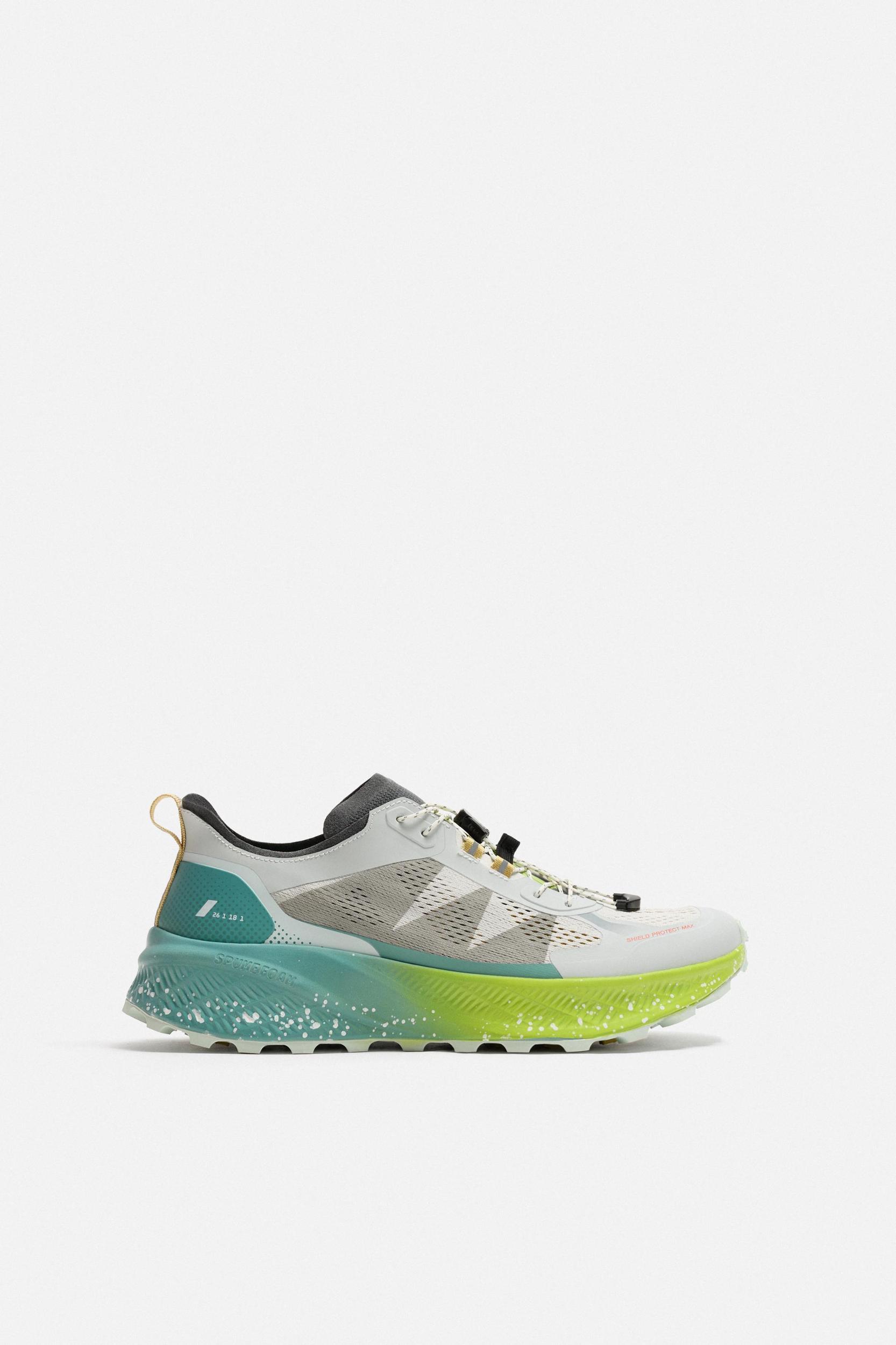 RUNNING SHOES Product Image
