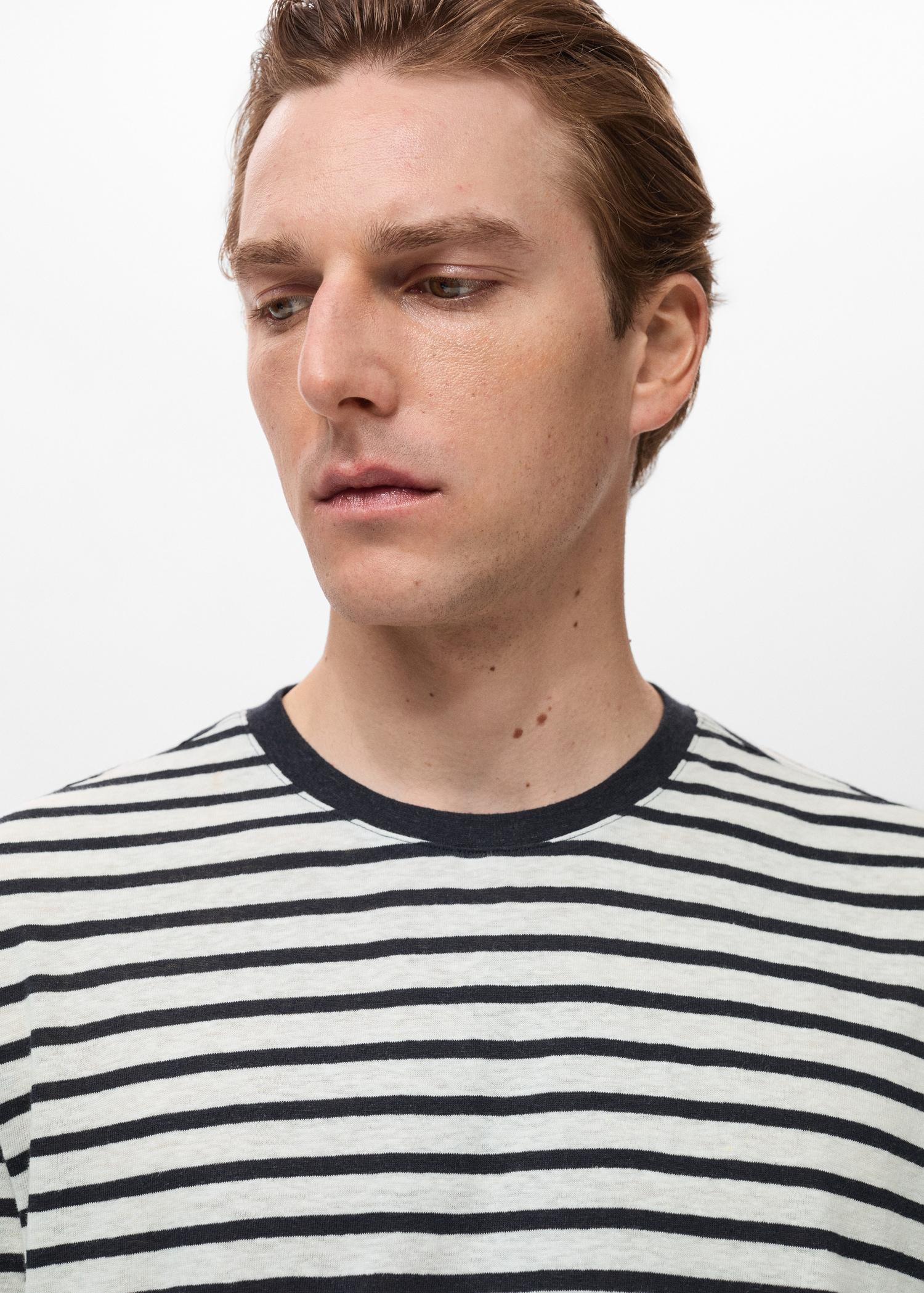 Striped slim-fit linen t-shirt - Men | MANGO USA Product Image