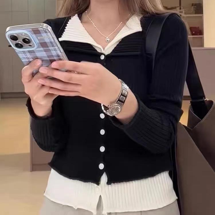 Long Sleeve Mock Two Piece V-Neck Color-Block Ribbed-Knit Slim-Fit Crop Top Product Image