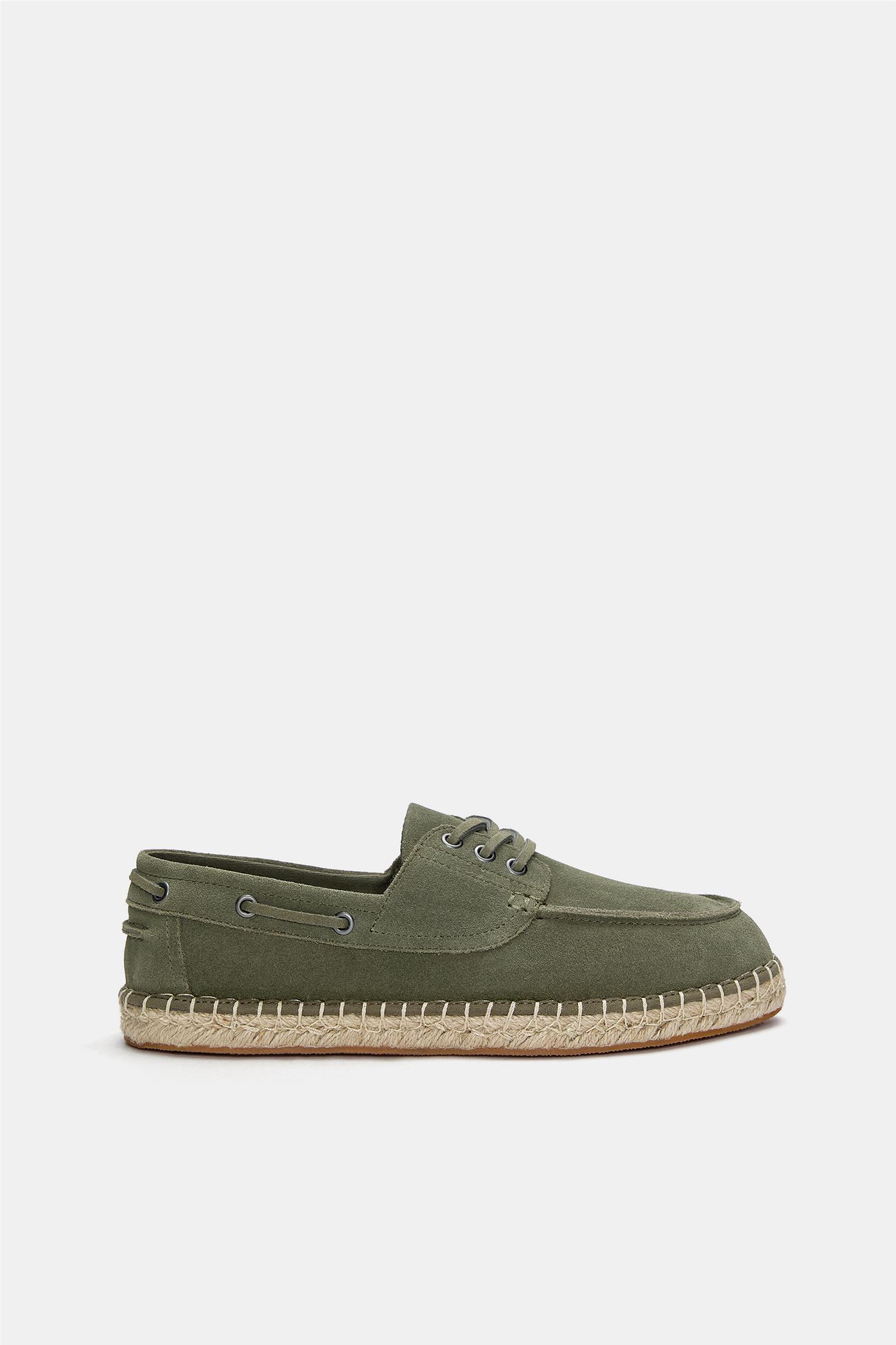 Leather deck shoes Product Image