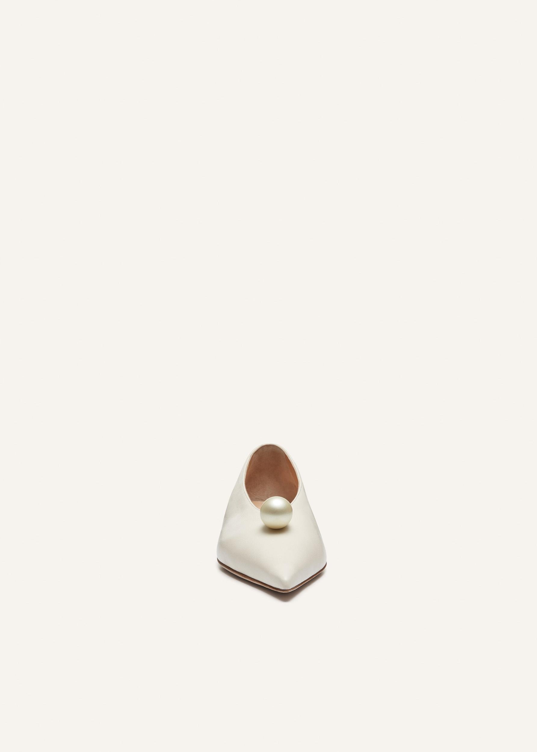 Pointed pearl ballet flats in cream leather Product Image