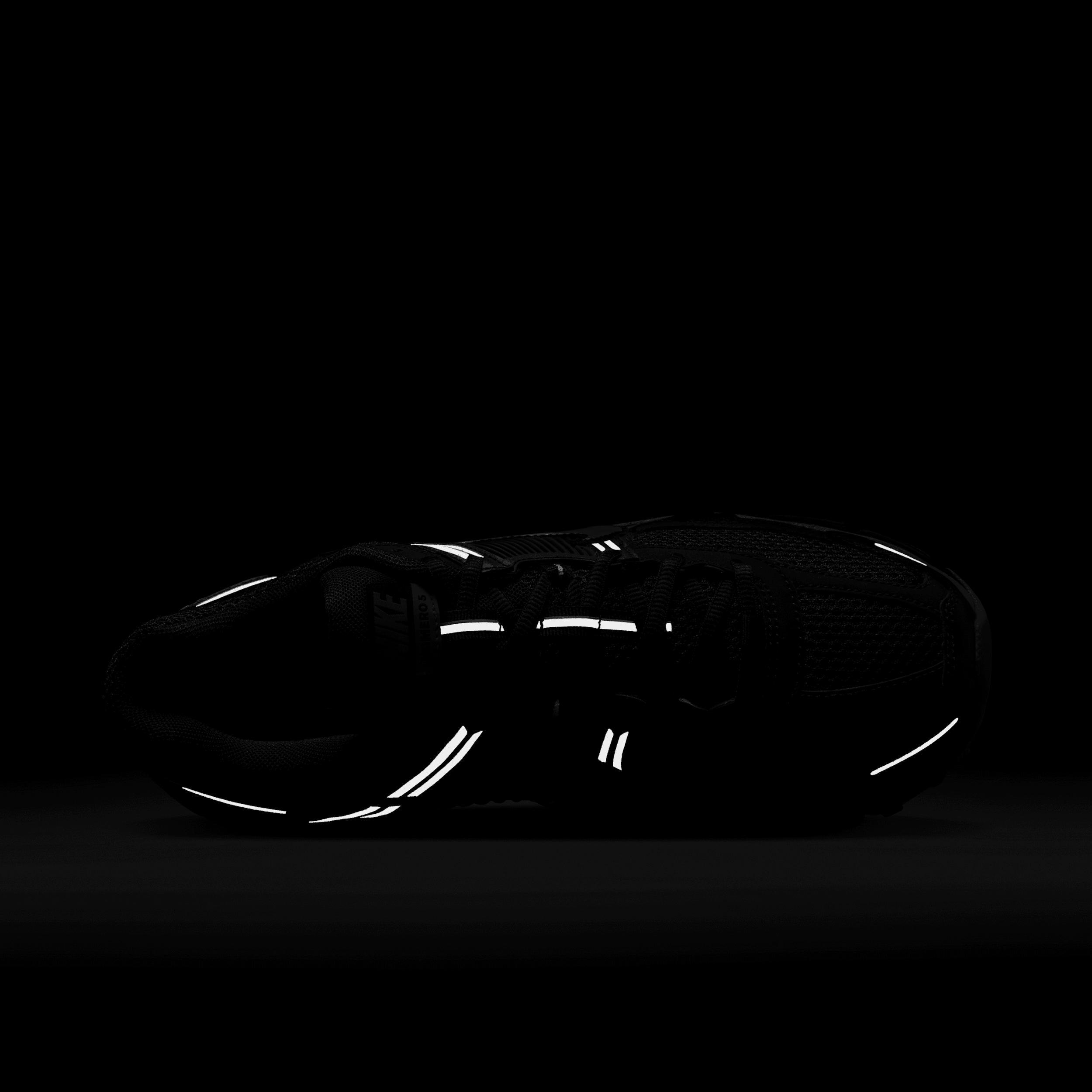 Nike Men's Zoom Vomero 5 Shoes Product Image