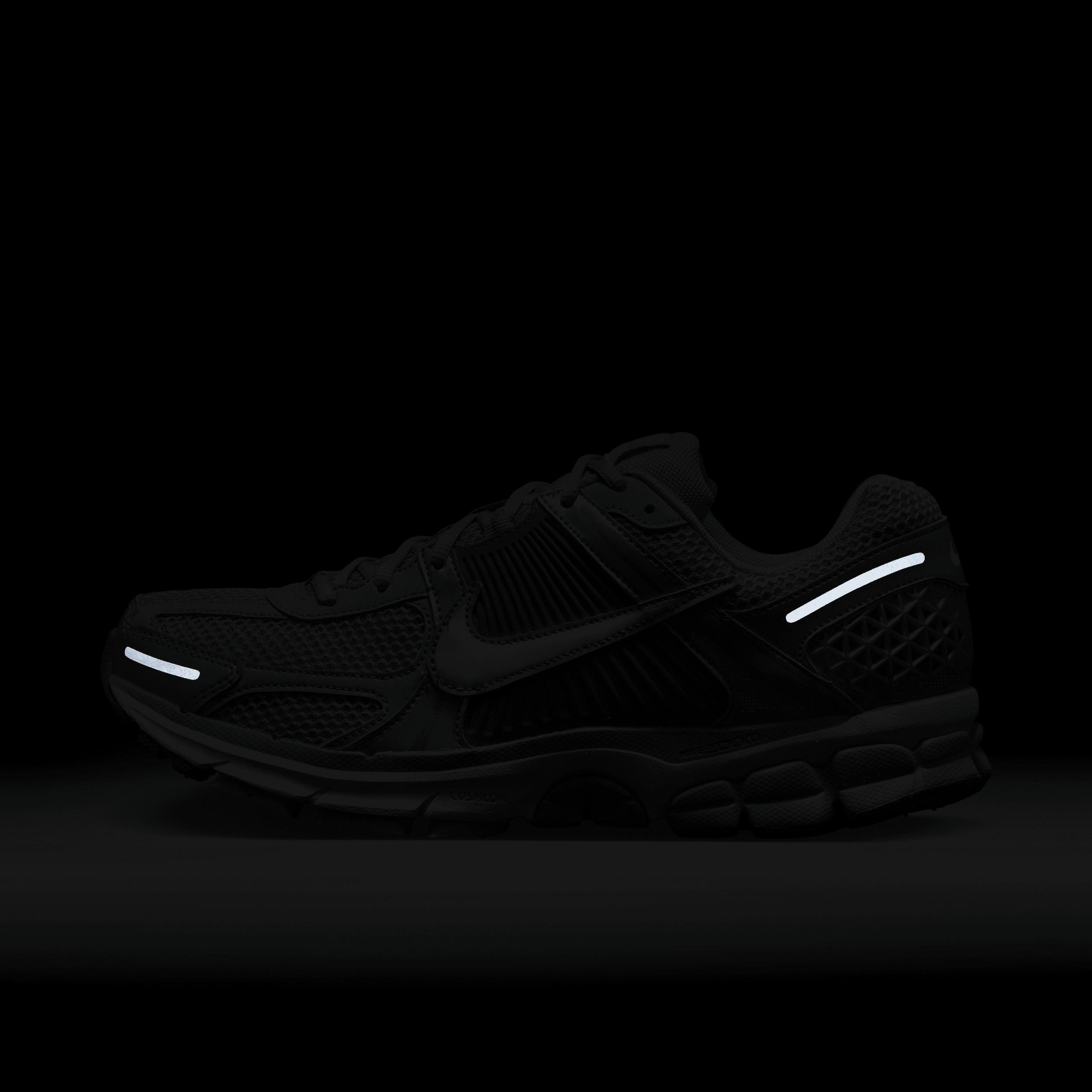 Nike Men's Zoom Vomero 5 Shoes Product Image