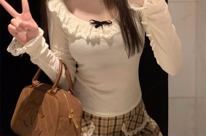 Long Sleeve Scoop Neck Plain Ruffle Lace Trim Tee Product Image